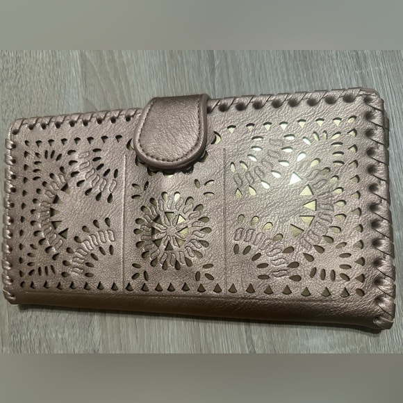 Beautiful Madison West Rose Pink Gold Metallic Wallet/Clutch - Picture 1 of 9